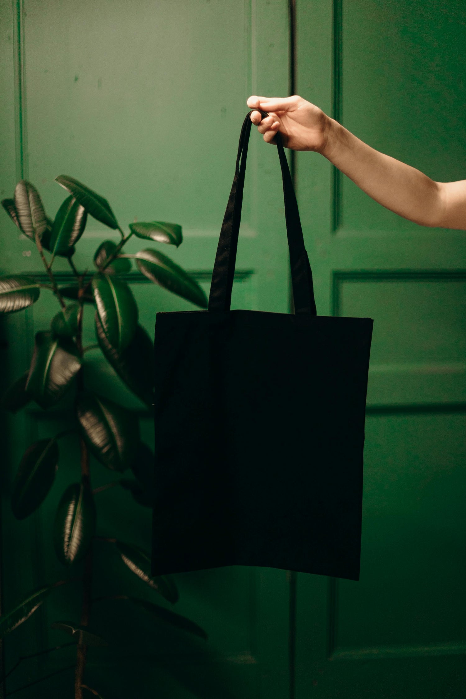 Photo by cottonbro studio: https://www.pexels.com/photo/photo-of-person-holding-a-bag-4068320/